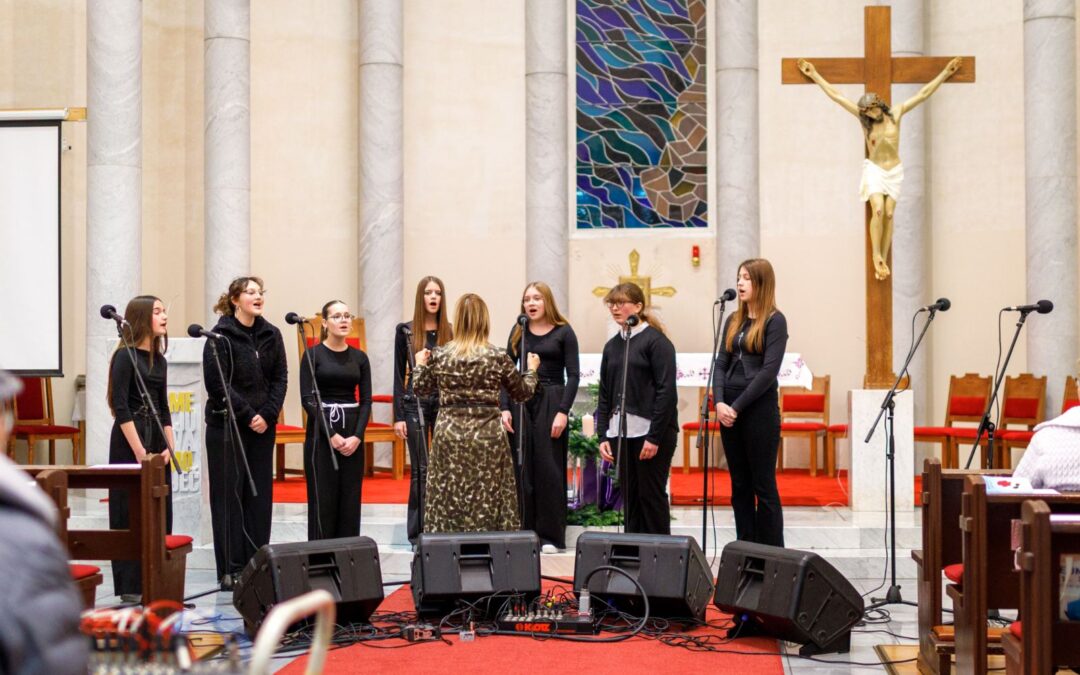 ŠKOLSKA KLAPA DOMINUS NA GLAZBENOJ VEČERI KLAPE NA ŠKURINJU 